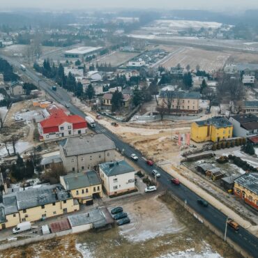 Ruch wahadłowy w Bieruniu na skrzyżowaniu Wawelskiej i Warszawskiej powoduje korki. Burmistrz wnioskuje o ręczne sterowanie ruchem i zmianę sygnalizacji świetlnej.