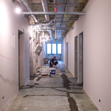 Szpital Joannitas modernizuje VIII i IX piętro. Powstaje nowoczesna przestrzeń opieki długoterminowej w Szpitalu Joannitas – 50 miejsc i inwestycja za ponad 20 mln zł.