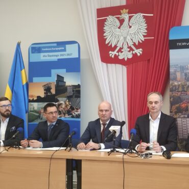 Podpisano umowę na połączenie pieszo-rowerowe Tychów i Bierunia. Powstanie ponad 3 km trasy oraz przebudowana zostanie ul. Oświęcimska. Inwestycja za 27 mln zł z dofinansowaniem UE.