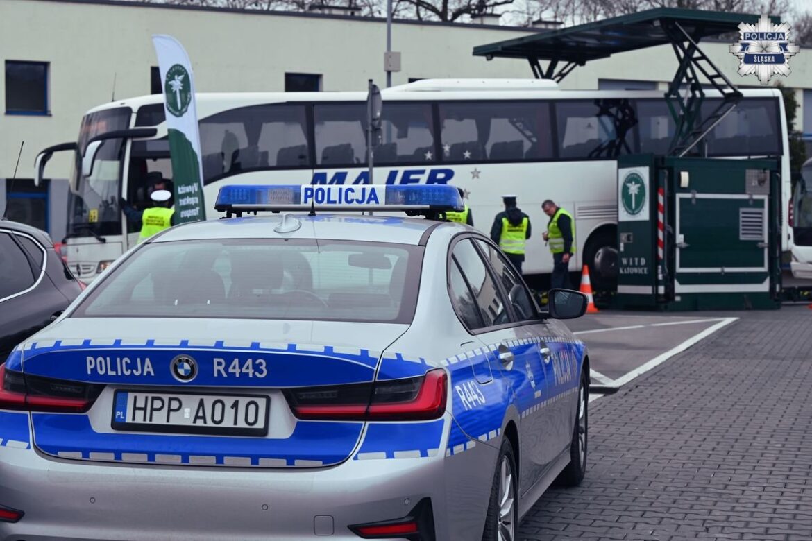 Bezpieczne ferie 2026 – masowe kontrole autokarów na A4. Policja sprawdza kierowców i stan techniczny (fot. Policja Śląska)