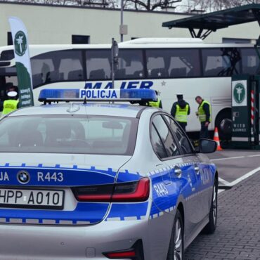 Bezpieczne ferie 2026 – masowe kontrole autokarów na A4. Policja sprawdza kierowców i stan techniczny (fot. Policja Śląska)