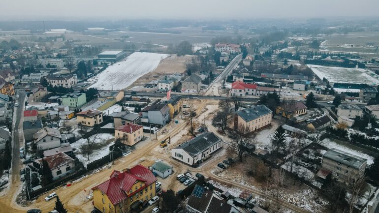 Ruch wahadłowy w Bieruniu na skrzyżowaniu Wawelskiej i Warszawskiej powoduje korki. Burmistrz wnioskuje o ręczne sterowanie ruchem i zmianę sygnalizacji świetlnej.