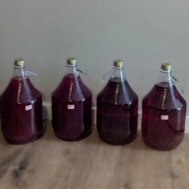 Policjanci z Komendy Powiatowej Policji w Bieruniu zarekwirowali ponad 200 litrów alkoholu, pochodzącego z nielegalnego źródła. Bimbrownia w Imielinie działała na terenie prywatnej posesji. 