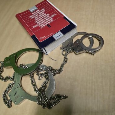 Policjanci z Komendy Miejskiej Policji w Gliwicach zatrzymali 38-latka, za którym wystawiono Europejski Nakaz Aresztowania (fot. KMP Gliwice)