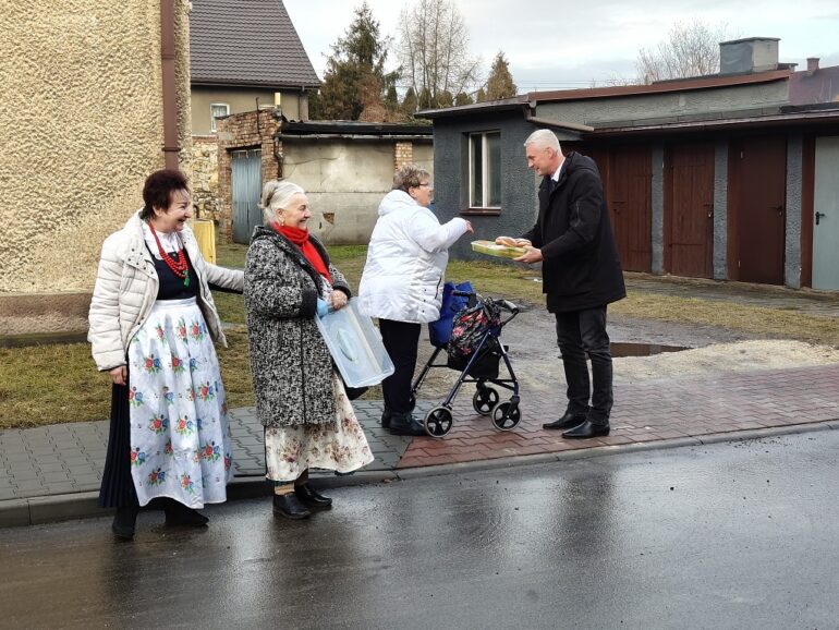 Tłusty Czwartek: Pączki z Koła Gospodyń Wiejskich? Te ze Świerklańca ponoć najlepsze! (fot. UG Świerklaniec)
