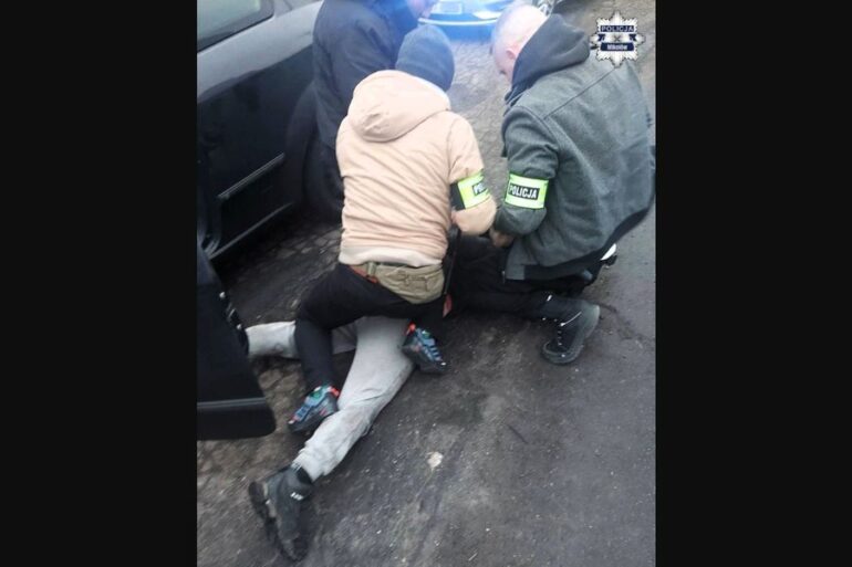 Policjanci zatrzymali sprawcę chuligańskiego ataku w Orzeszu. Do zdarzenia doszło pod koniec stycznia. 28-letni pseudokibic odpowie za rozbój i narkotyki.