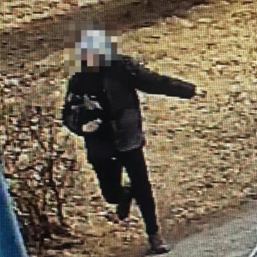 Bandzior, który napadł na seniorkę i ukradł jej torebkę został złapany (fot. Policja)