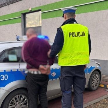 Dąbrowa Górnicza: pijany 51-latek bez prawa jazdy zatrzymany przez policjanta po służbie (fot. KMP Dąbrowa Górnicza)