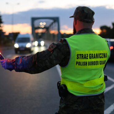 Ruda Śląska: 7 cudzoziemców zatrzymanych przez Straż Graniczną. Nakaz opuszczenia Polski. Fot Straż Graniczna