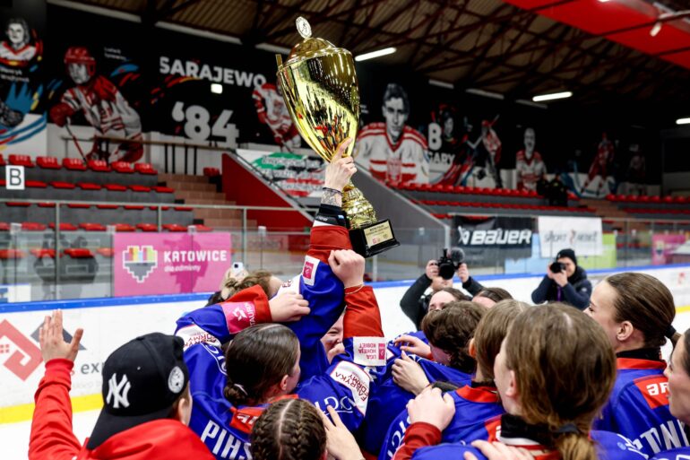 BS Polonia Bytom po raz piętnasty w historii i jedenasty z rzędu sięgnęła po tytuł Mistrza Polski. Zrobiły to po raz piętnasty! Autor: Michał Chwieduk