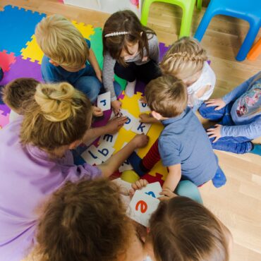 Unijne wsparcie dla tyskich przedszkoli objęło sześć placówek. Dzieci korzystają z dodatkowych zajęć, nowego sprzętu i specjalistycznej pomocy.