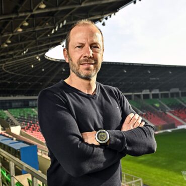 Rene Poms trenerem GKS Tychy – austriacki szkoleniowiec poprowadzi pierwszoligową drużynę do końca sezonu. Do sztabu dołącza również jego wieloletni współpracownik Dino Škvorc. Nowy trener ma za sobą doświadczenia w klubach z Polski, Chorwacji, Austrii oraz Grecji.