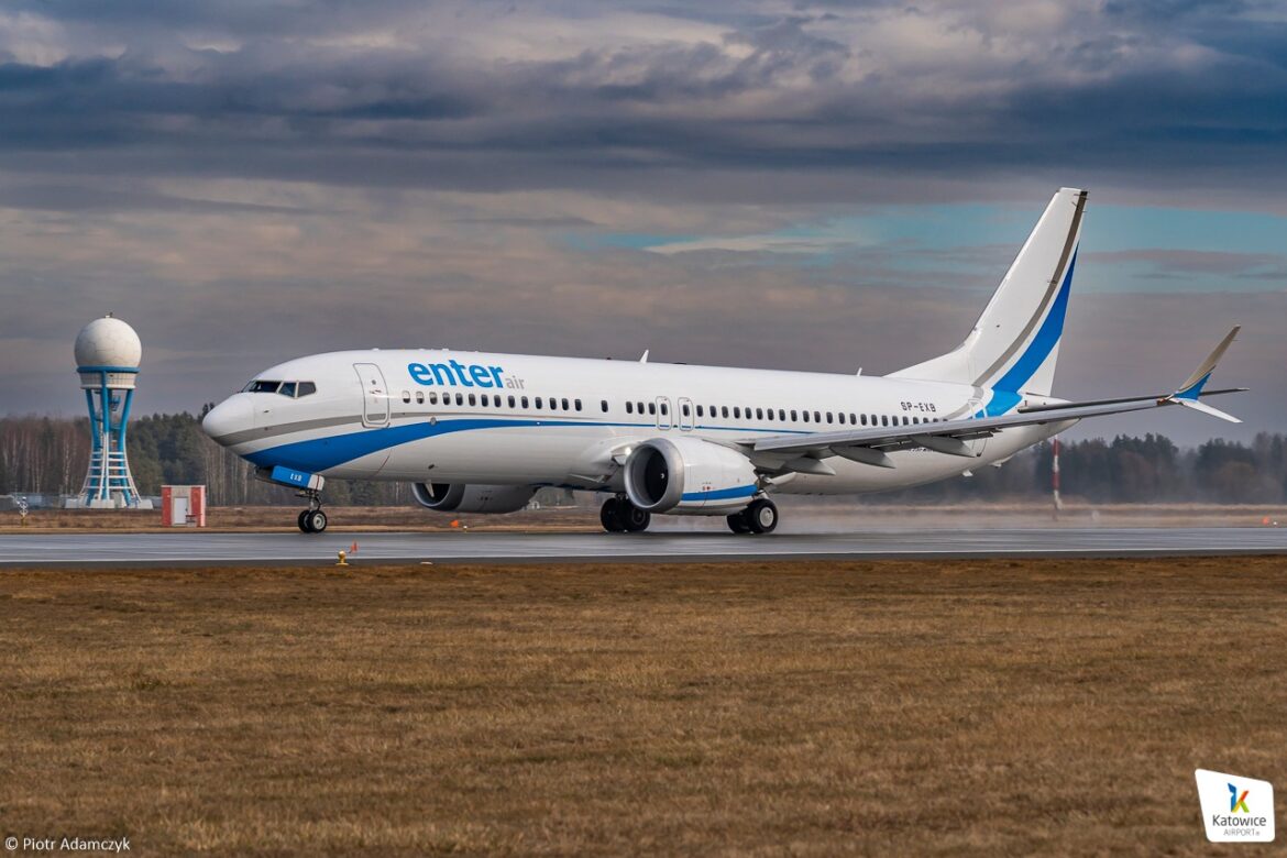 W środę, 4 marca na lotnisku w Pyrzowicach ma wylądować samolot, który przywiezie polskich turystów z Omanu. (fot. Piotr Adamczyk)
