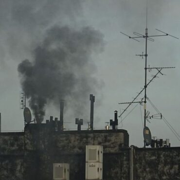 To wyjątkowa w skali kraju inicjatywa. W Siemianowicach Śląskich mieszkańcy nie chcą kopciuchów. Postanowiła wziąć sprawy czystego powietrza w swoje ręce i złożyli do prezydenta miasta wniosek. Dotyczy 12 kominów, które zatruwają okolicę.