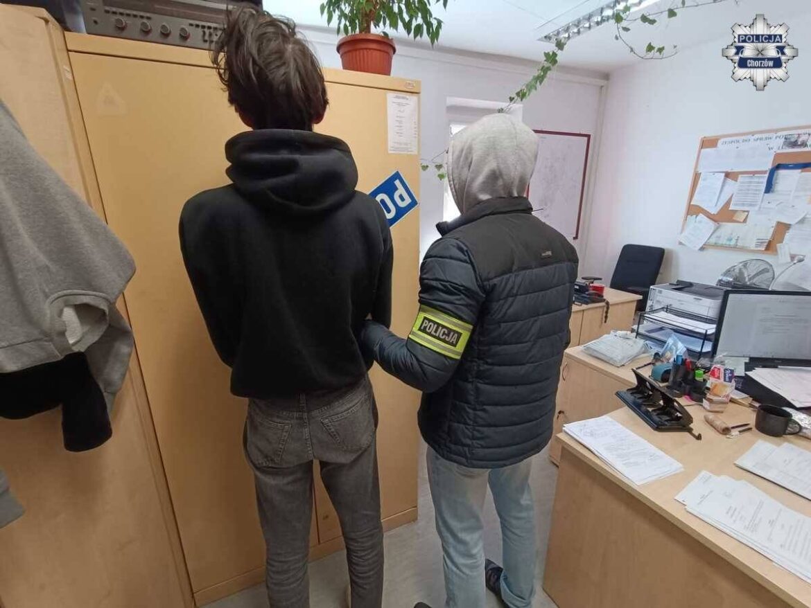 23-latek uciekł tramwajem, ale policjanci z Chorzowa szybko go zatrzymali (fot. KMP Chorzów)