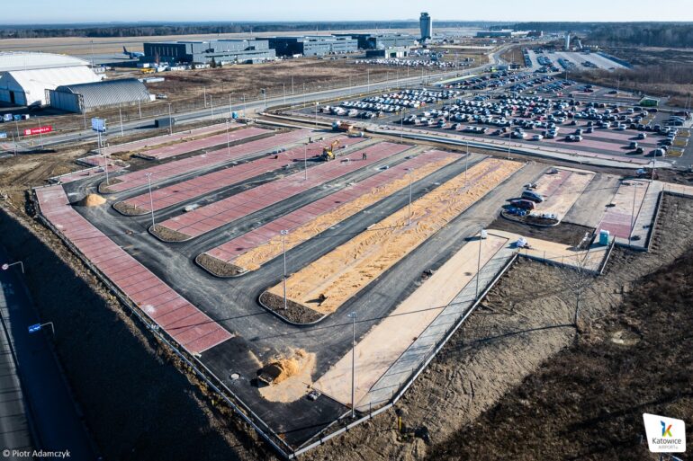 Nowy parking P4 w Pyrzowicach pomieści 500 aut. Oddane jeszcze przed majówką. Fot. Katowice Airport