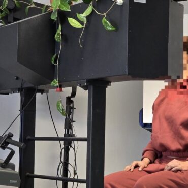 Agresywne rodzeństwo nastolatków zaatakowało interweniujących funkcjonariuszy. Doszło do szarpaniny i policjant został ugryziony w palec.