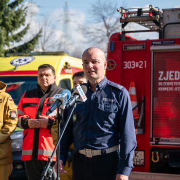 Policja i pogotowie apelują do kierowców" Korytarz życia pomaga ratować rannych!