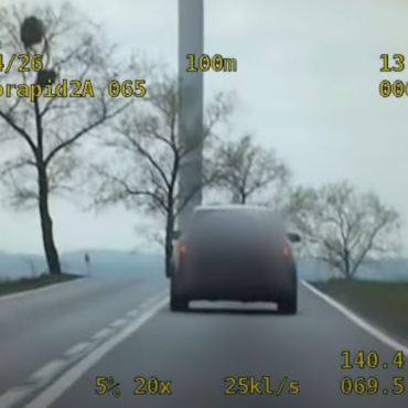 Policjanci zatrzymali kierowcę Audi, który w miejscowości Cyprzanów jechał 121 km/h przy ograniczeniu do 70 km/h. Fot. KWP Katowice