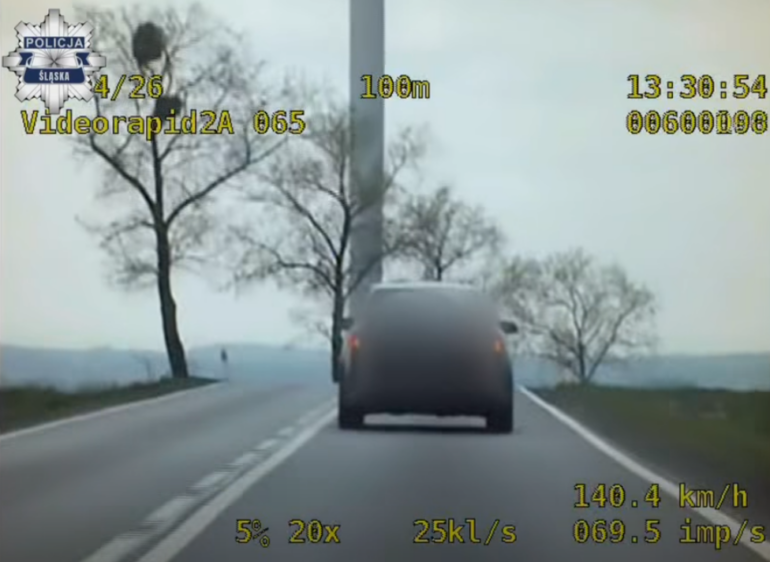 Policjanci zatrzymali kierowcę Audi, który w miejscowości Cyprzanów jechał 121 km/h przy ograniczeniu do 70 km/h. Fot. KWP Katowice