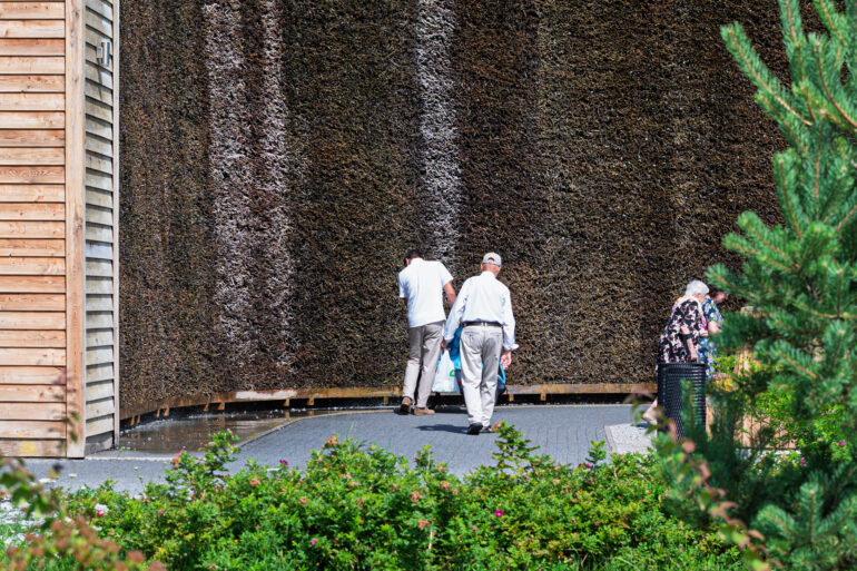 Tężnia solankowa w Tychach ponownie jest dostępna dla mieszkańców i odwiedzających. Obiekt w Rodzinnym Parku bł. Karoliny wznowił działanie po zimowej przerwie, a inhalacje z wykorzystaniem naturalnej solanki z Uzdrowiska Ustroń znów wspierają osoby, które chcą zadbać o drogi oddechowe i poprawić codzienny komfort oddychania.
