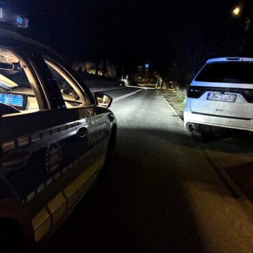 Skradzionym Dodgem, na skradzionych tablicach i po pijaku! Chyba tego nie przemyśleli ;) Fot. KPP Tarnowskie Góry