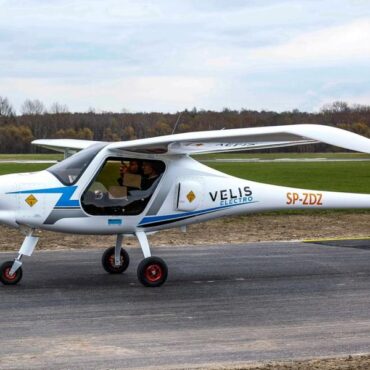 To pierwsza w Polsce taka maszyna szkoleniowa! Elektryczny samolot w Katowicach został kupiony przez Zakład Doskonalenia Zawodowego. Pipistrel Velis Electro będzie bazował na Muchowcu.
