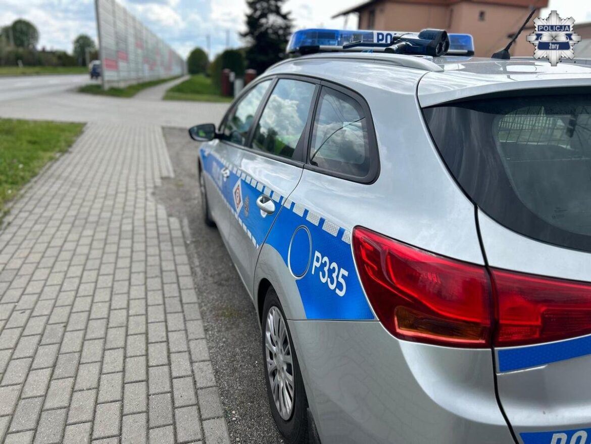 Pijany 19-latek wiózł nietrzeźwe nastolatki! Szokujące ustalenia policji w Żorach. Fot. KMP Żory