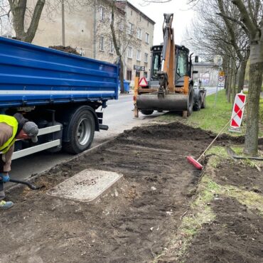 Katowice: budowa przystanków przy ul. Szczecińskiej i przebudowa chodnika na Chorzowskiej. Fot. KAW
