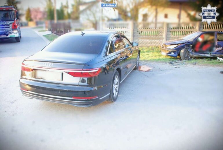 Śmiertelny wypadek w Ostrowach nad Okszą. Kierowca Audi nie zatrzymał się na STOP. Fot. Policja Śląska