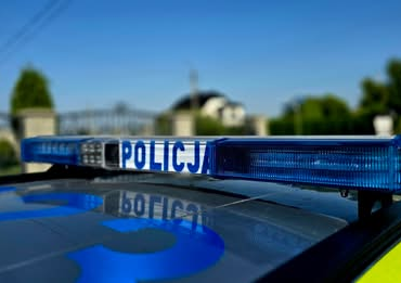 Pietrowice Wielkie: policjanci pomogli 84-latce dotrzeć do szpitala. Szybka eskorta uratowała zdrowie