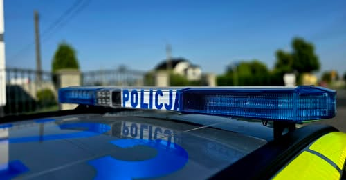 Pietrowice Wielkie: policjanci pomogli 84-latce dotrzeć do szpitala. Szybka eskorta uratowała zdrowie