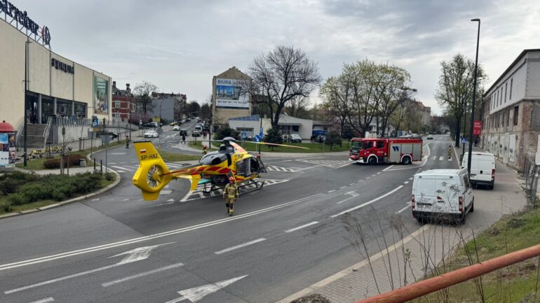 Sparaliżowane centrum Gliwic. Przed południem około 100 metrów przed wjazdem na stację kolejową Gliwice doszło do potrącenia przez pociąg. KMP Gliwice