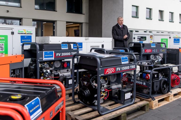 Województwo śląskie przekazało agregaty i autobusy dla Ukrainy. Wsparcie po atakach na infrastrukturę. Fot. slaskie.pl