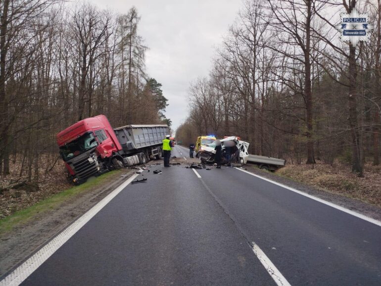 Na DK78 w Świerklańcu (Ostrożnica) doszło do zdarzenia drogowego z udziałem dwóch pojazdów. Fot. Policja Tarnowskie Góry