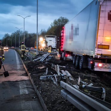 Wypadek na DK 78, kolizja na DTŚ - poranek 14 kwietnia pod znakiem wypadków. Fot. Policja Śląska