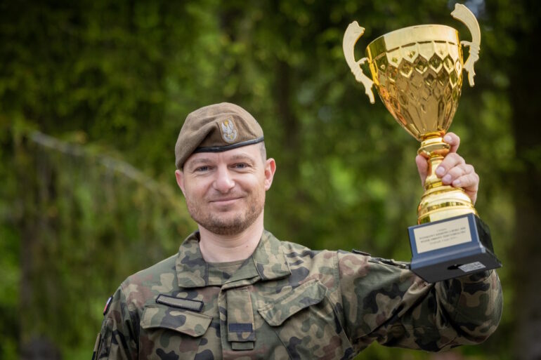 Śląscy Terytorialsi pokazali klasę! Żołnierze 13 Śląskiej Brygady Obrony Terytorialnej zdobyli pierwsze miejsce w prestiżowym konkursie „Wojskowy Kierowca Roku 2026 WOT”. Fot. 13 ŚBOT