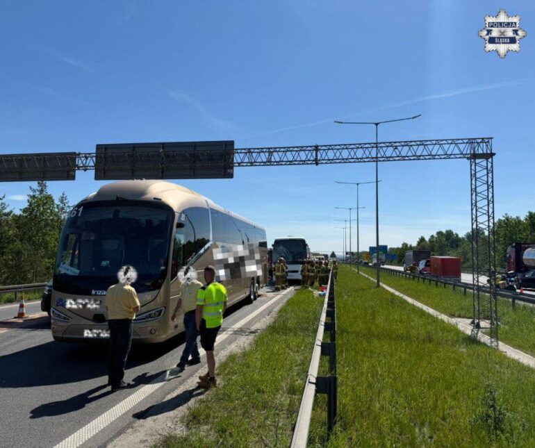 Wypadek autokarów na A4 w Mysłowicach. Dzieci jechały na wycieczki. Fot. Policja Śląska