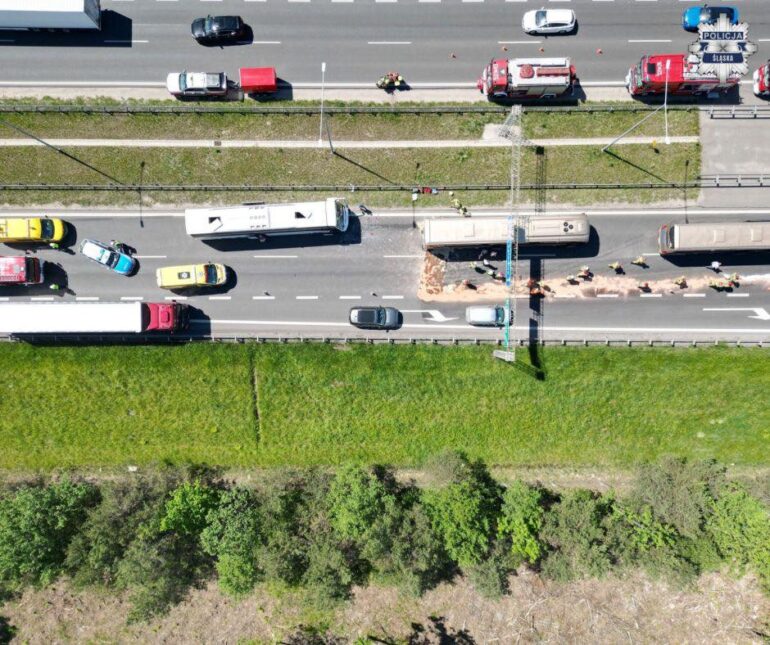 Wypadek autokarów na A4 w Mysłowicach. Dzieci jechały na wycieczki. Fot. Policja Śląska