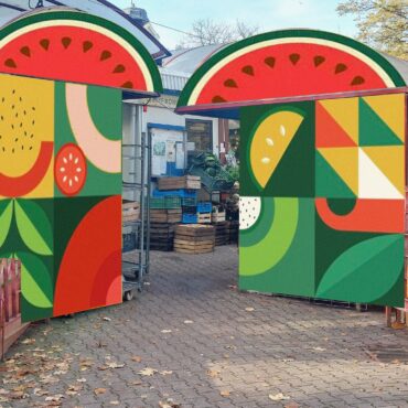 W Katowicach powstaje mural. Studencki tworzą go na targowisku przy Miarki. Fot. KAW
