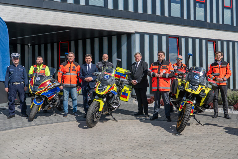 Nowe przepisy formalnie włączają motoambulanse do systemu ratownictwa. Fot. ŚUW