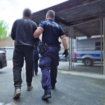 Policjanci z Zabrzu zatrzymali 34-letniego mężczyznę, który pijany kierował samochodem. Kierowca trafił za kratki. Grozi mu nawet do 5 lat więzienia. 