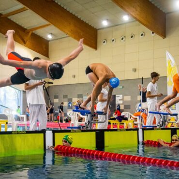 250 młodych pływaków na starcie. Puchar Przyjaźni 2026. Fot. KAW.jpg