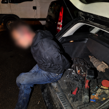 Koniec z kradzieżami katalizatorów w Chorzowie? 44-letni mężczyzna podejrzewany o serię kradzieży katalizatorów wpadł w ręce policjantów. Fot. Policja Chorzów