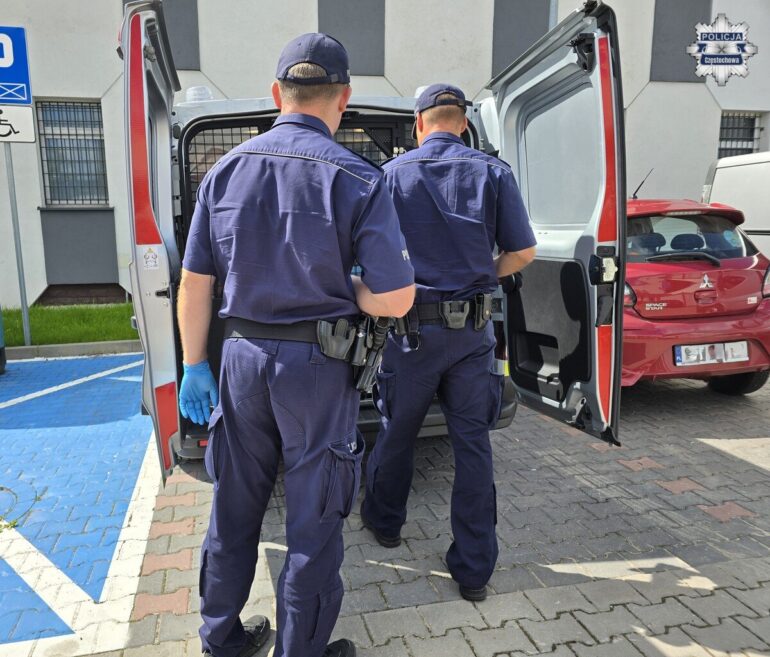 Częstochowa: Napad z nożem na klienta sklepu. 31-latkowi grozi 20 lat więzienia. Fot. Policja Częstochowa