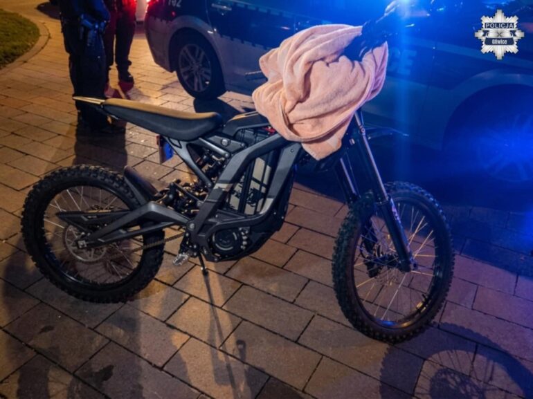 18-latek na elektrycznym crossie zatrzymany w Gliwicach. Miał blisko 2,5 promila alkoholu. Fot. KMP Gliwice
