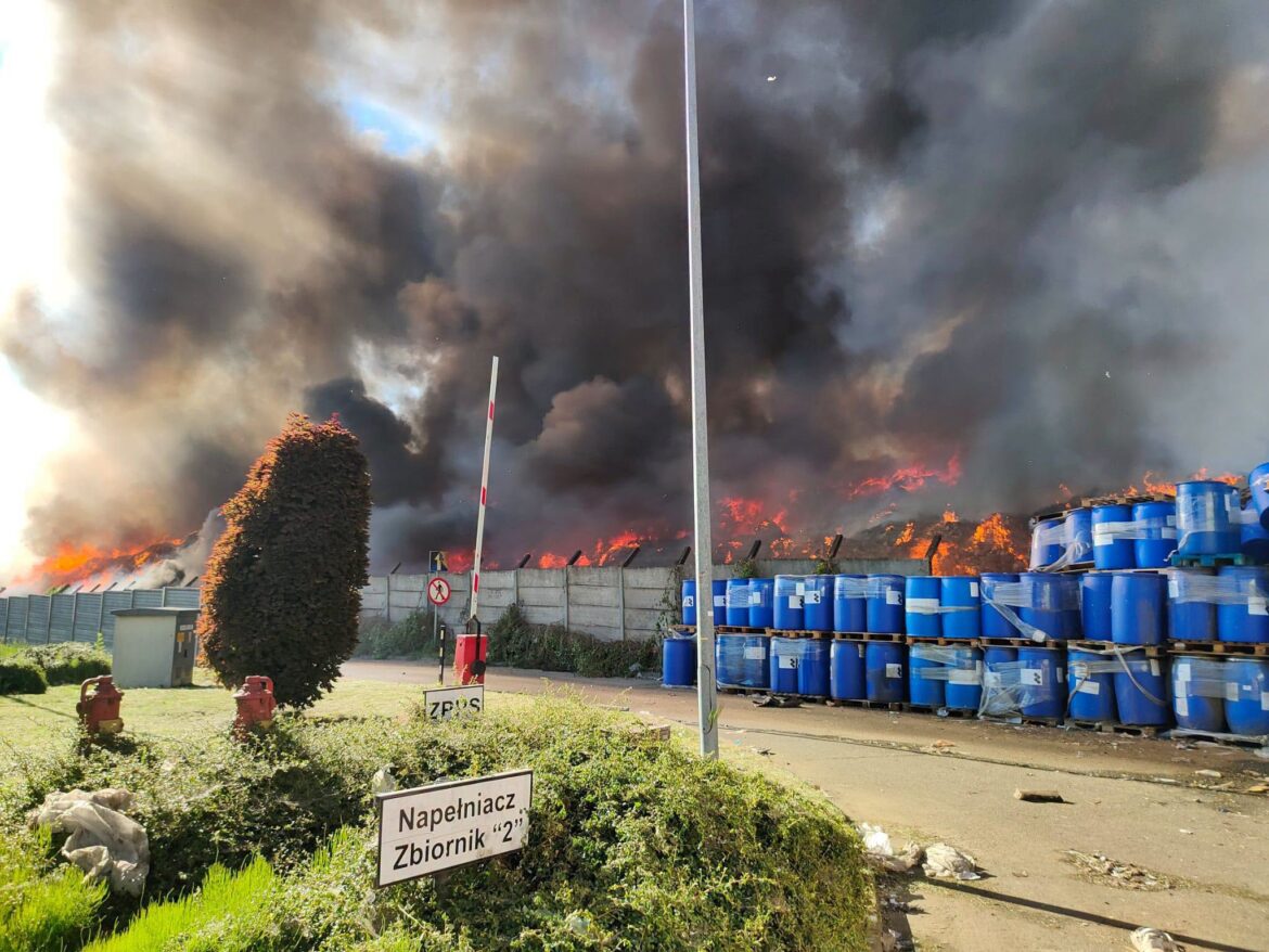 Potężny pożar w Chorzowie! Płonie składowisko odpadów, gęsty dym widać z kilku kilometrów! Fot. Miasto Chorzów