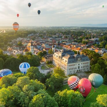 Widowiskowa i malownicza rywalizacja rozpocznie się już w najbliższy czwartek 18 czerwca. Balony na ogrzane powietrze będą startować  zarówno w Tychach, jak i Pszczynie. Zawody In The Silesian Sky potrwają trzy dni.