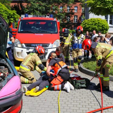 Pokazy służb ratunkowych, symulacja wypadku drogowego, strefa elektromobilności, konkursy oraz mnóstwo atrakcji dla dzieci. Już 13 czerwca w Pszczynie odbędzie się Piknik Bezpieczny Powiat 2026, który połączy edukację z rodzinną zabawą i promocją bezpiecznych zachowań na drodze.