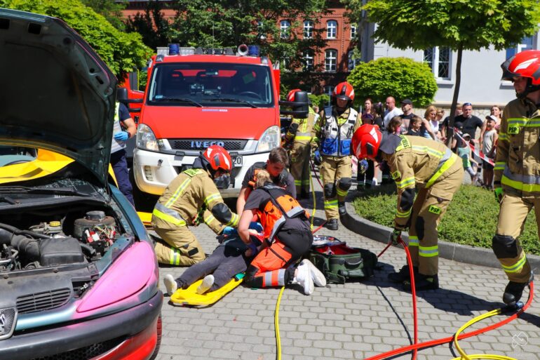 Pokazy służb ratunkowych, symulacja wypadku drogowego, strefa elektromobilności, konkursy oraz mnóstwo atrakcji dla dzieci. Już 13 czerwca w Pszczynie odbędzie się Piknik Bezpieczny Powiat 2026, który połączy edukację z rodzinną zabawą i promocją bezpiecznych zachowań na drodze.